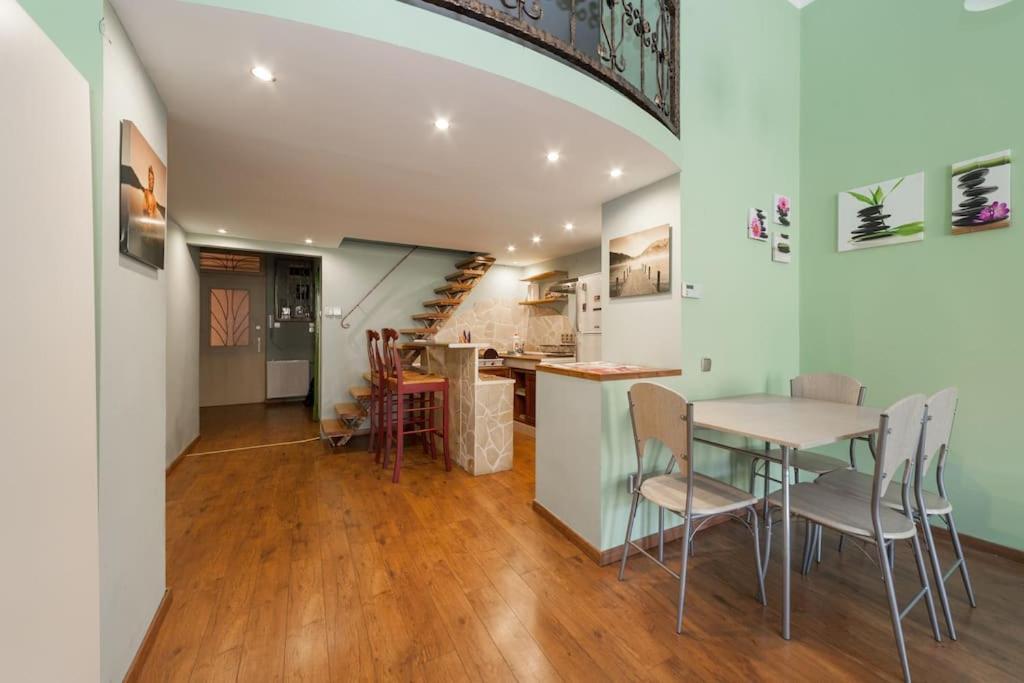 Main Street Apartment / Heart Of Bp Budapest Bagian luar foto