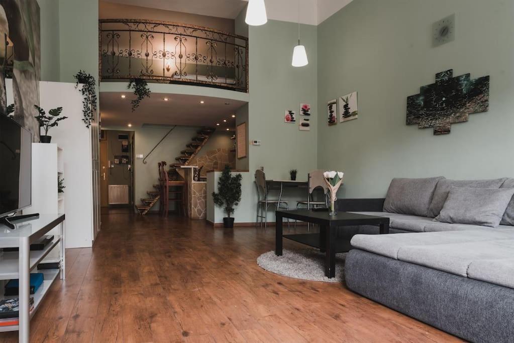 Main Street Apartment / Heart Of Bp Budapest Bagian luar foto