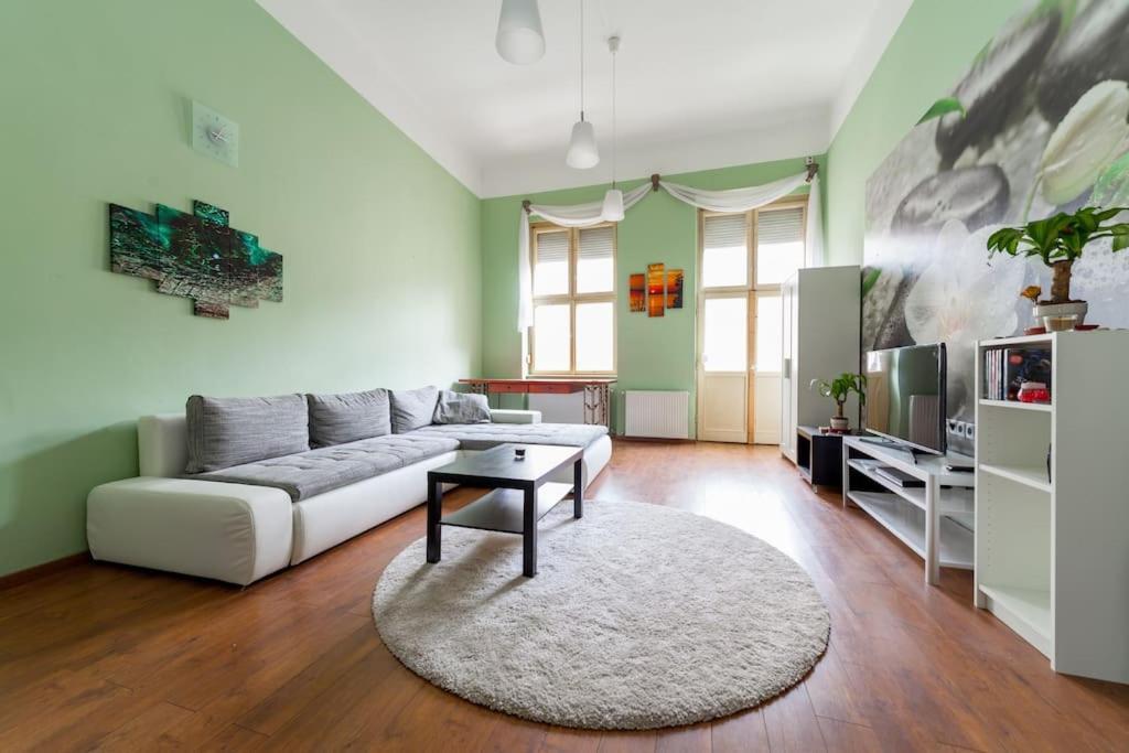 Main Street Apartment / Heart Of Bp Budapest Bagian luar foto